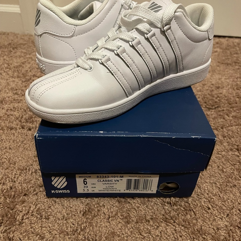 K Swiss - Picture 3 of 4